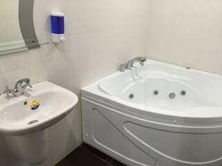 Отель Dolce Vita Киров Номер люкс с 1 двуспальной кроватью №3-3