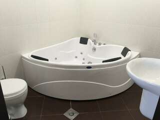 Отель Dolce Vita Киров Номер люкс с 1 двуспальной кроватью №6-3